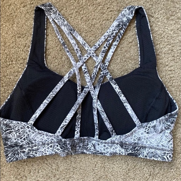 Lululemon Free to be Serene size Medium - Picture 4 of 6